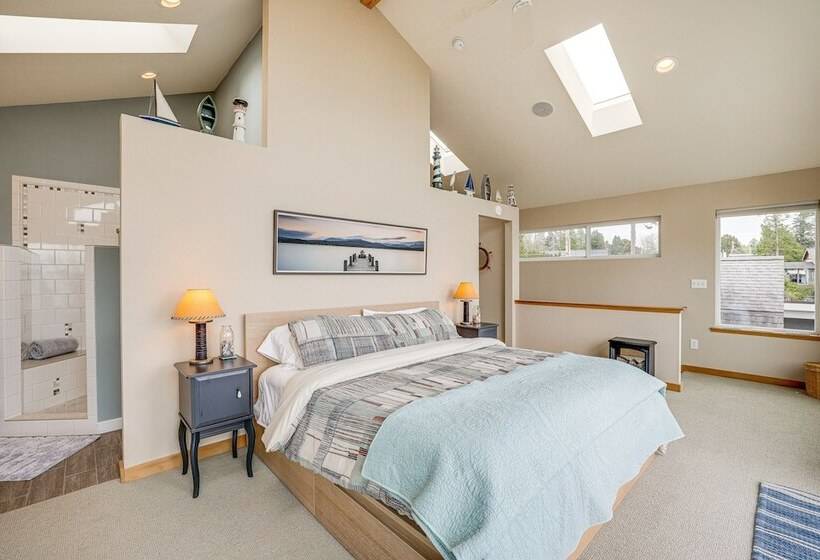 Beautiful Birch Bay Retreat W/ Deck & Fire Pit!