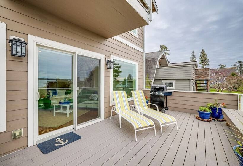 Beautiful Birch Bay Retreat W/ Deck & Fire Pit!