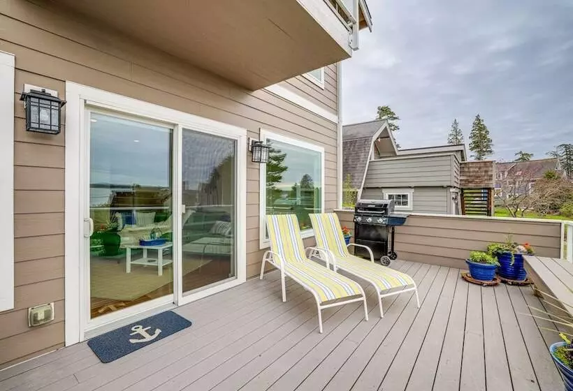 Beautiful Birch Bay Retreat W/ Deck & Fire Pit!