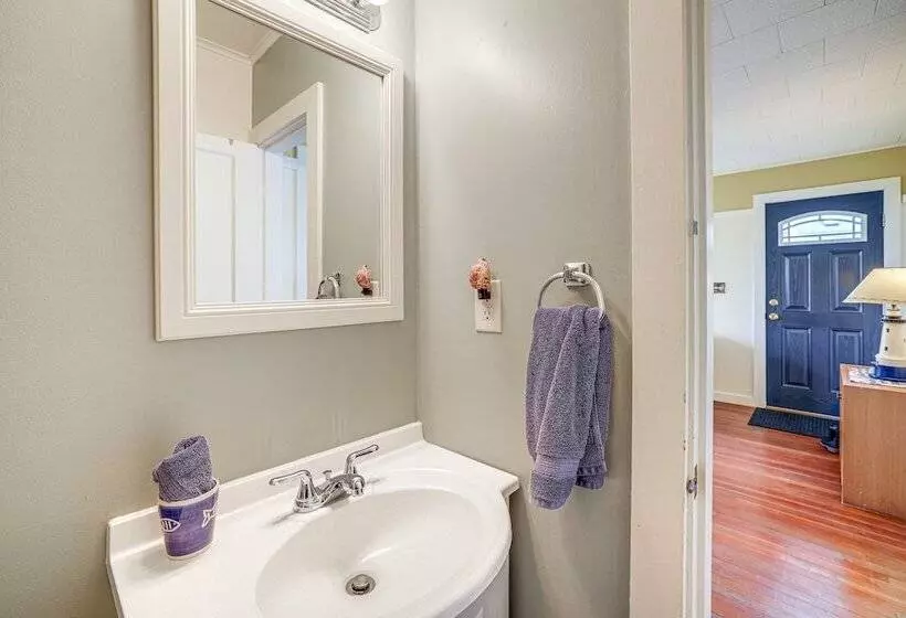 Beautiful Birch Bay Retreat W/ Deck & Fire Pit!