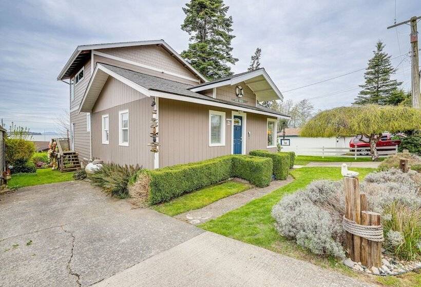 Beautiful Birch Bay Retreat W/ Deck & Fire Pit!