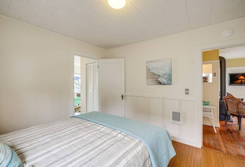 Beautiful Birch Bay Retreat W/ Deck & Fire Pit!