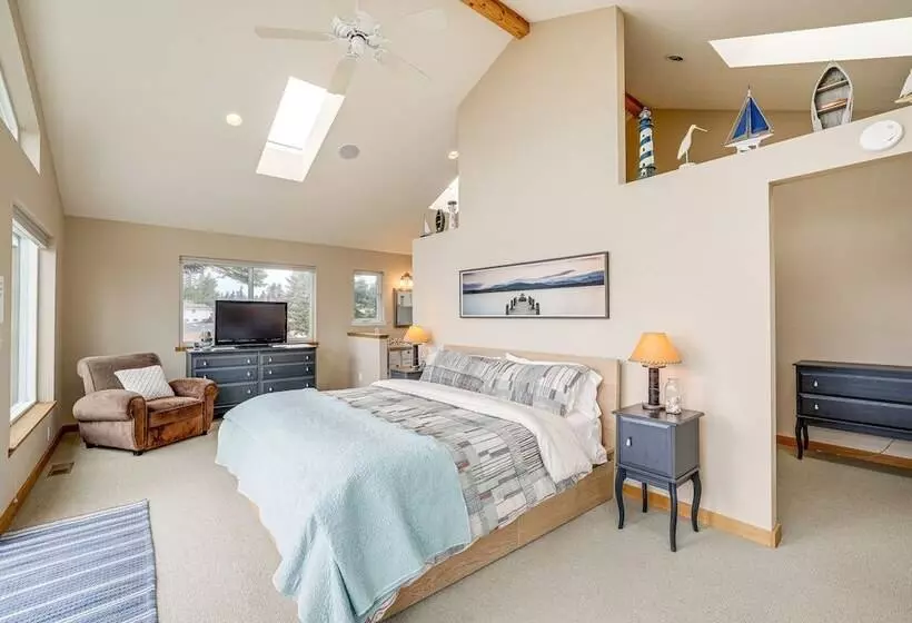 Beautiful Birch Bay Retreat W/ Deck & Fire Pit!