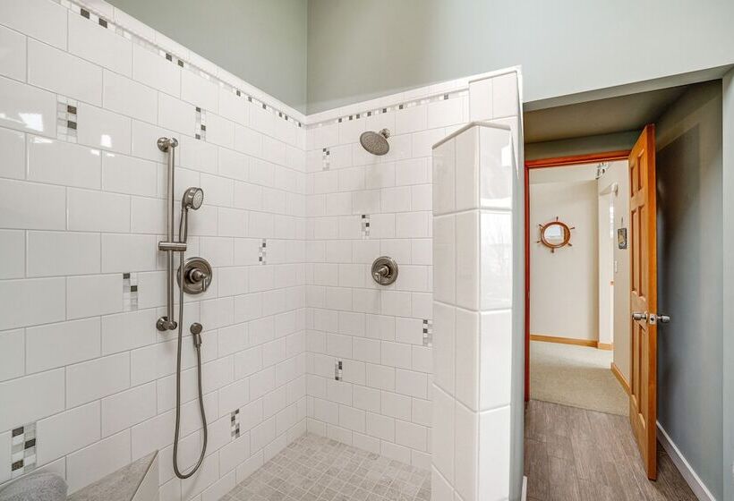 Beautiful Birch Bay Retreat W/ Deck & Fire Pit!