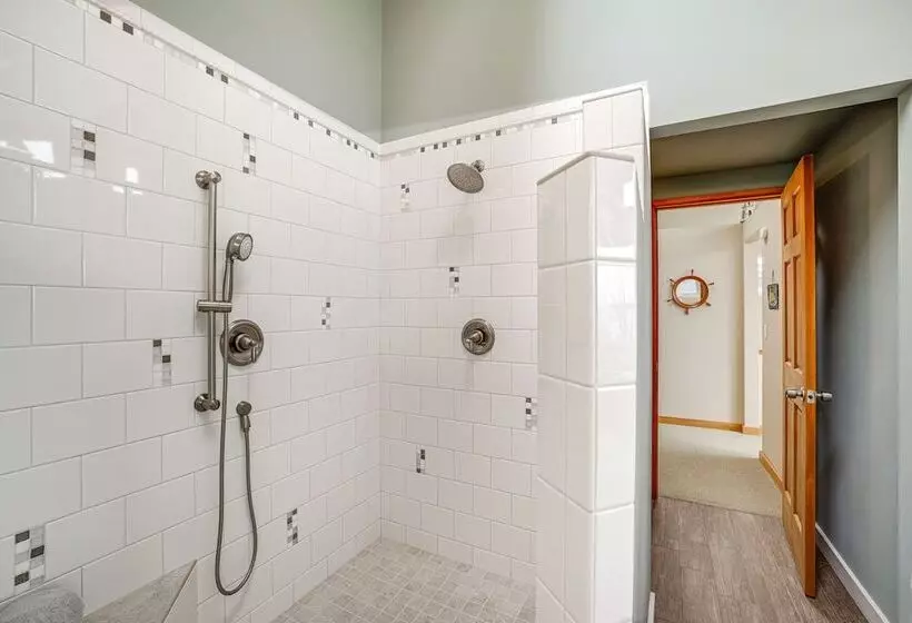 Beautiful Birch Bay Retreat W/ Deck & Fire Pit!