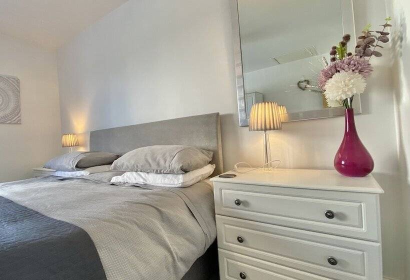 Beautiful, Private Farm Cottage In Anglesey