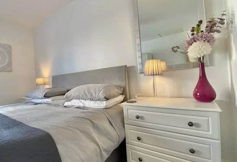 Beautiful, Private Farm Cottage In Anglesey