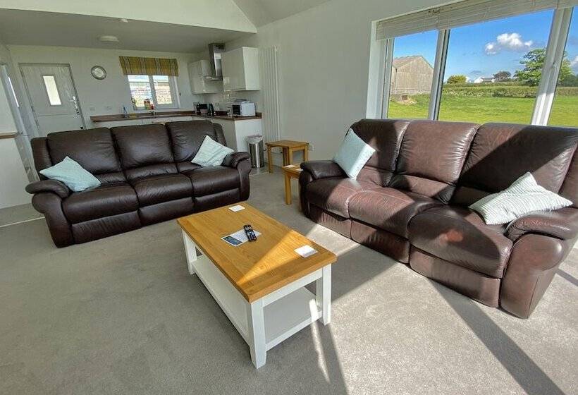 Beautiful, Private Farm Cottage In Anglesey