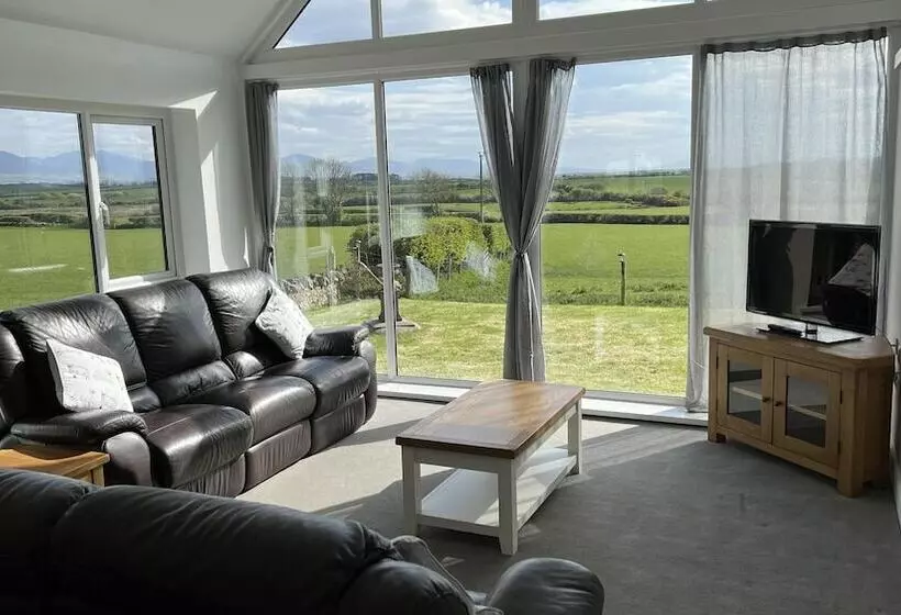 Beautiful, Private Farm Cottage In Anglesey