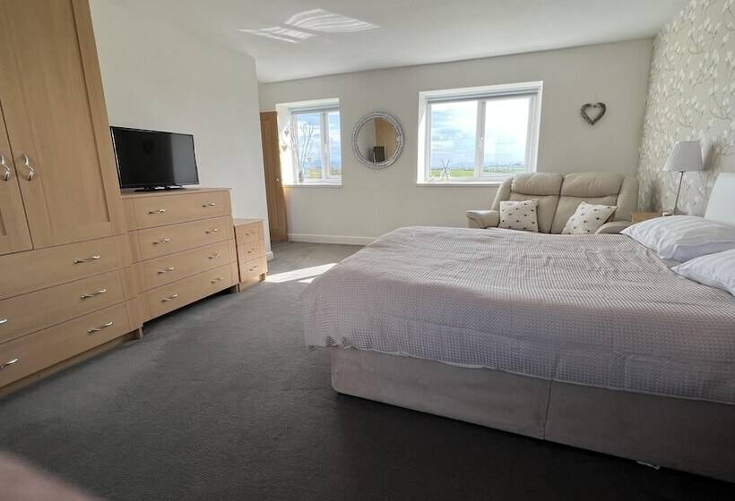 Beautiful, Private Farm Cottage In Anglesey