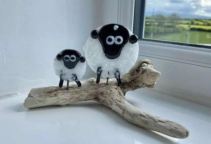 Beautiful, Private Farm Cottage In Anglesey