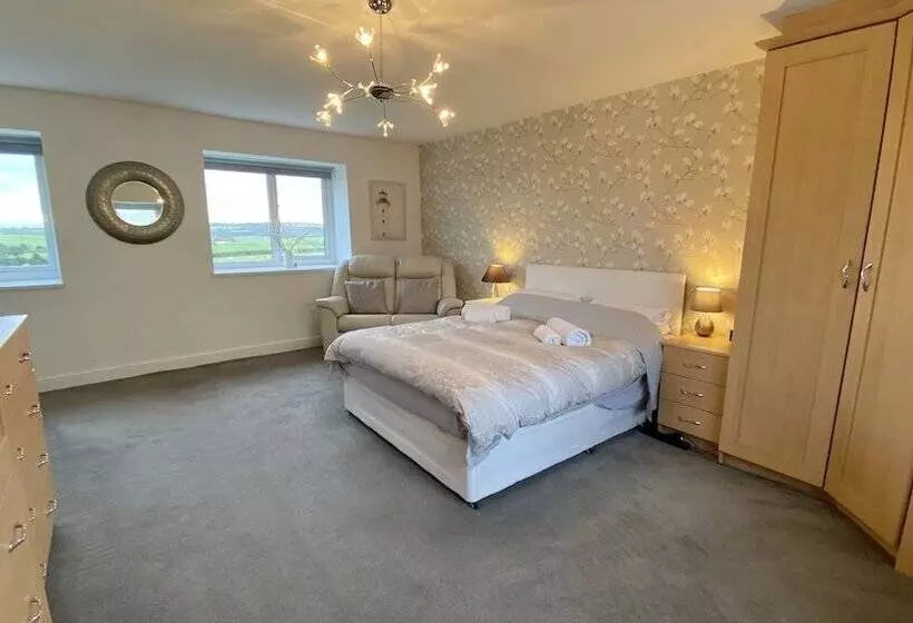 Beautiful, Private Farm Cottage In Anglesey