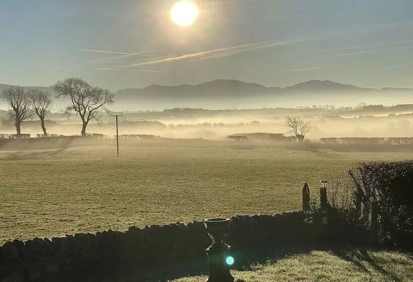Beautiful, Private Farm Cottage In Anglesey