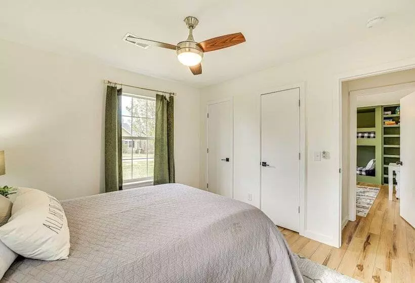 Bella Vista Home W/ On Site Back 40 Trail Access!
