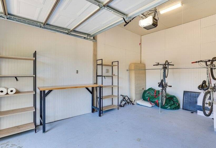 Bella Vista Home W/ On Site Back 40 Trail Access!