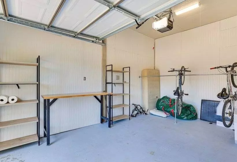 Bella Vista Home W/ On Site Back 40 Trail Access!