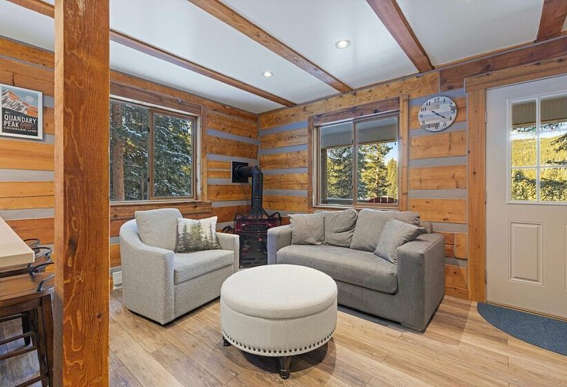 Secluded Rustic Mountain Retreat W/ Updated Touch