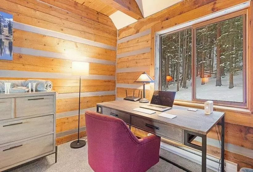 Secluded Rustic Mountain Retreat W/ Updated Touch