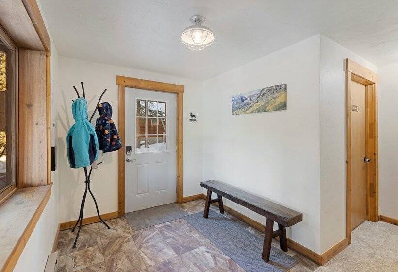 Secluded Rustic Mountain Retreat W/ Updated Touch