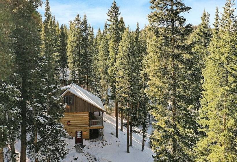 Secluded Rustic Mountain Retreat W/ Updated Touch