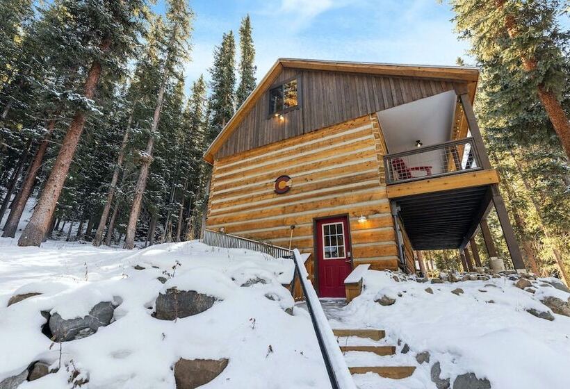 Secluded Rustic Mountain Retreat W/ Updated Touch