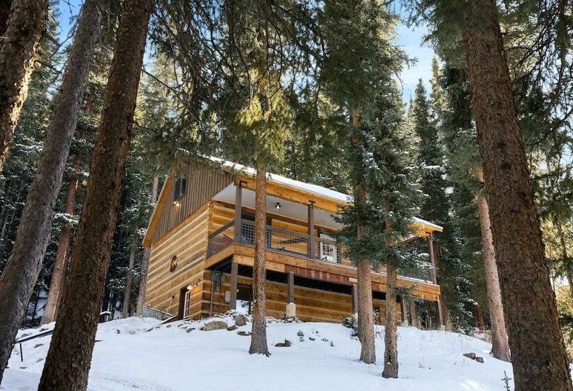 Secluded Rustic Mountain Retreat W/ Updated Touch