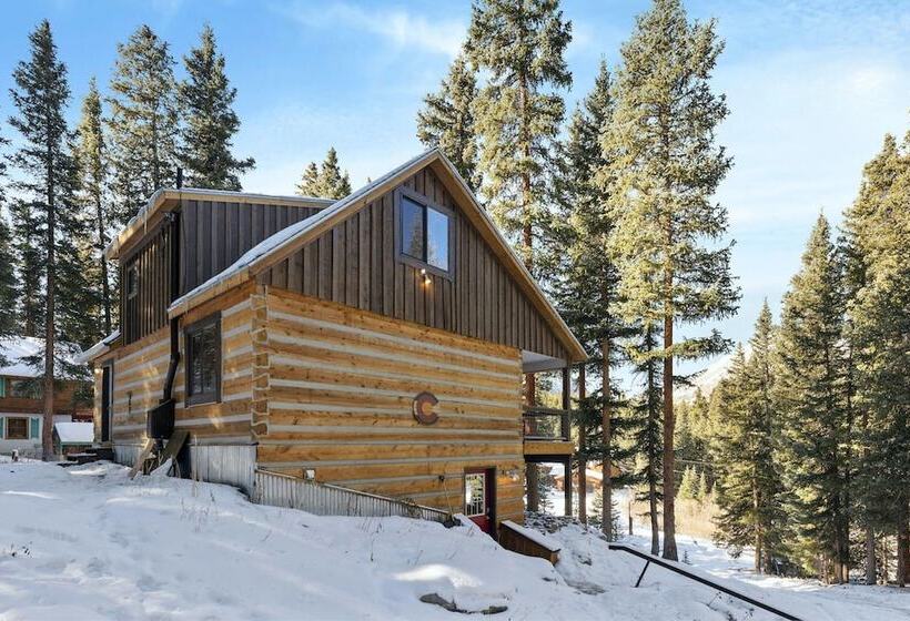 Secluded Rustic Mountain Retreat W/ Updated Touch