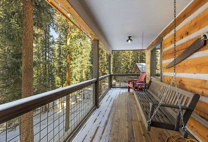 Secluded Rustic Mountain Retreat W/ Updated Touch