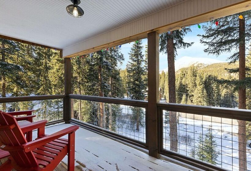 Secluded Rustic Mountain Retreat W/ Updated Touch