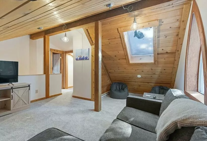 Secluded Rustic Mountain Retreat W/ Updated Touch