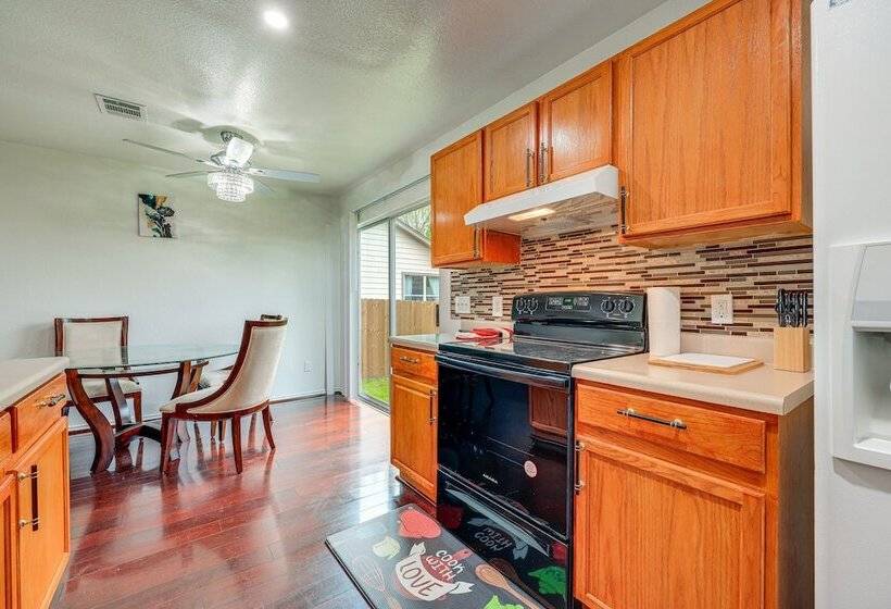 Charming Family Home W/ Yard 24 Mi To Austin!