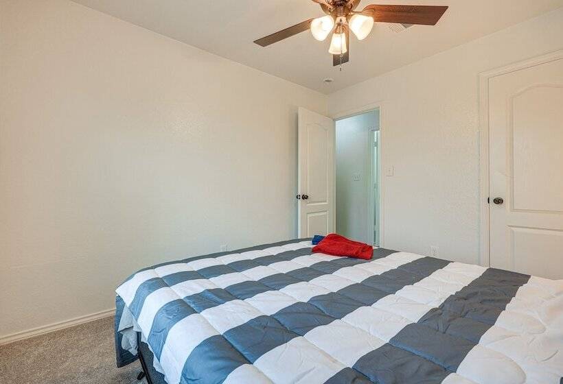 Charming Family Home W/ Yard   24 Mi To Austin!