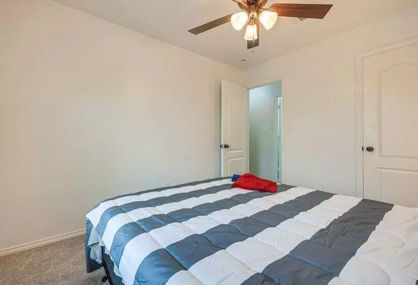 Charming Family Home W/ Yard   24 Mi To Austin!