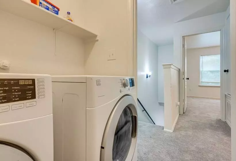 Charming Family Home W/ Yard   24 Mi To Austin!