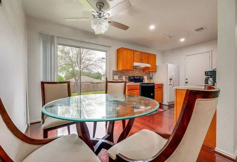 Charming Family Home W/ Yard   24 Mi To Austin!