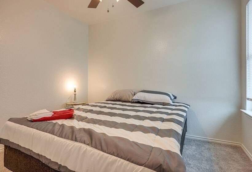 Charming Family Home W/ Yard 24 Mi To Austin!