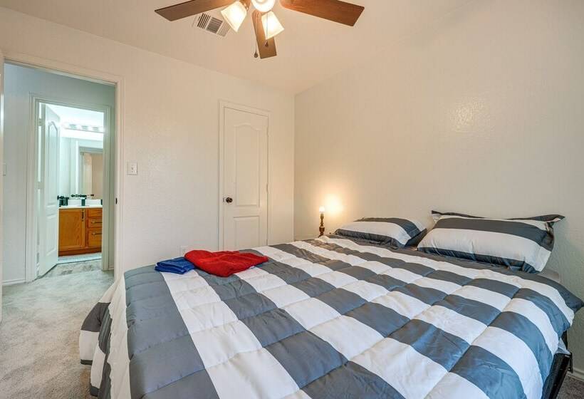 Charming Family Home W/ Yard   24 Mi To Austin!