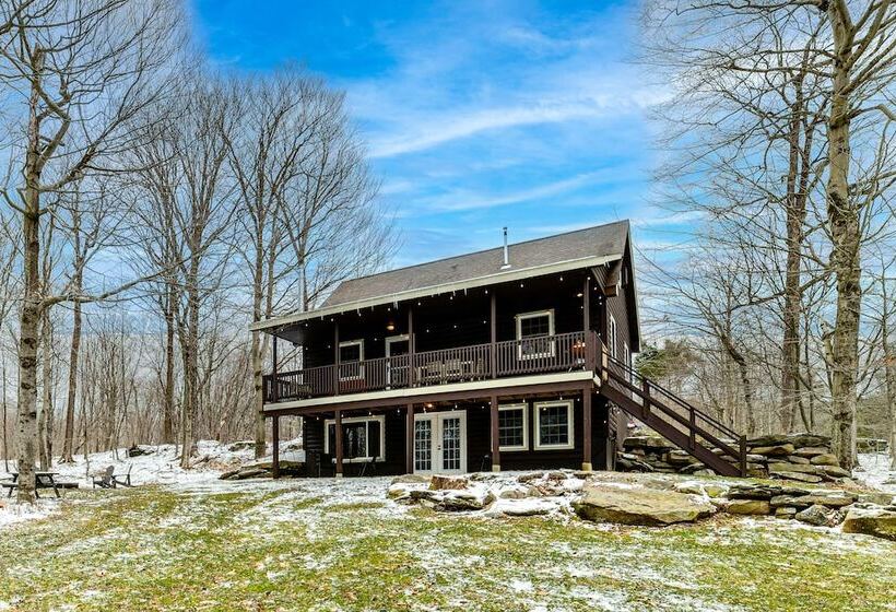 Cozy Roscoe Cabin W/ Fire Pit & Balcony!