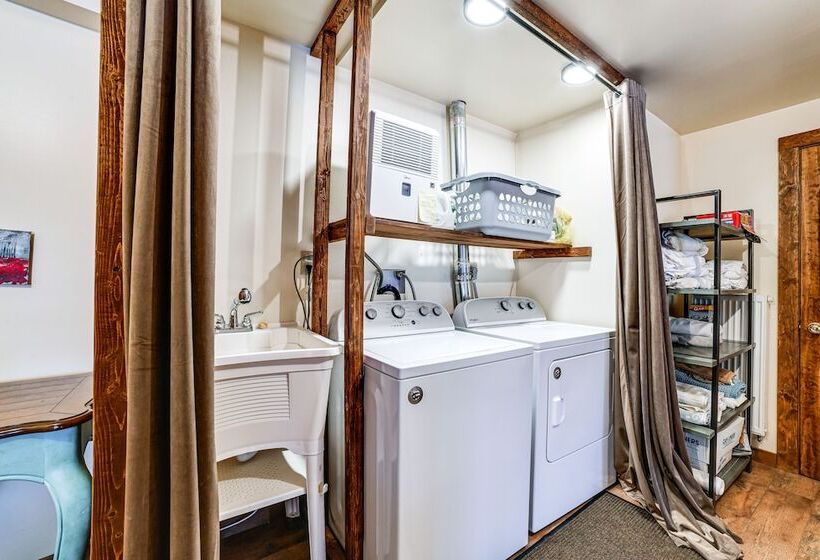 Cozy Roscoe Cabin W/ Fire Pit & Balcony!