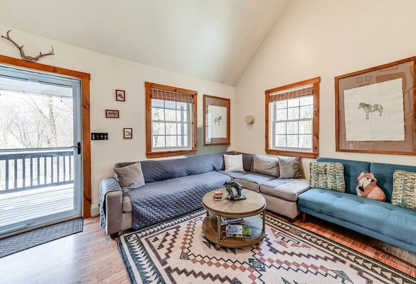 Cozy Roscoe Cabin W/ Fire Pit & Balcony!