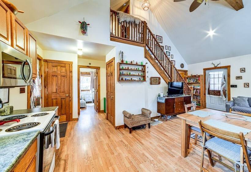 Cozy Roscoe Cabin W/ Fire Pit & Balcony!