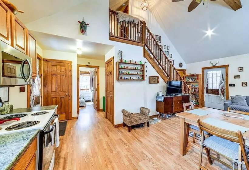 Cozy Roscoe Cabin W/ Fire Pit & Balcony!