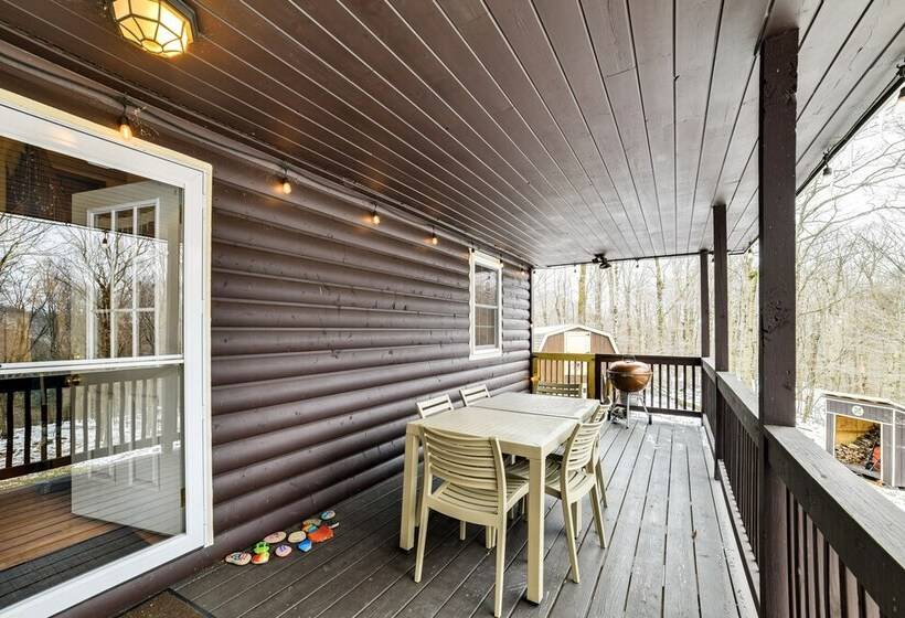 Cozy Roscoe Cabin W/ Fire Pit & Balcony!