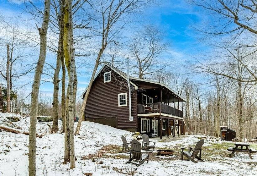 Cozy Roscoe Cabin W/ Fire Pit & Balcony!