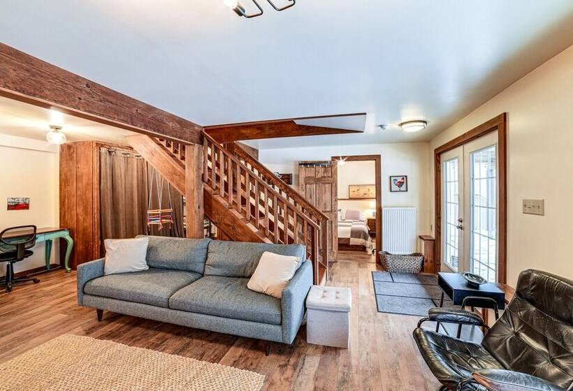 Cozy Roscoe Cabin W/ Fire Pit & Balcony!