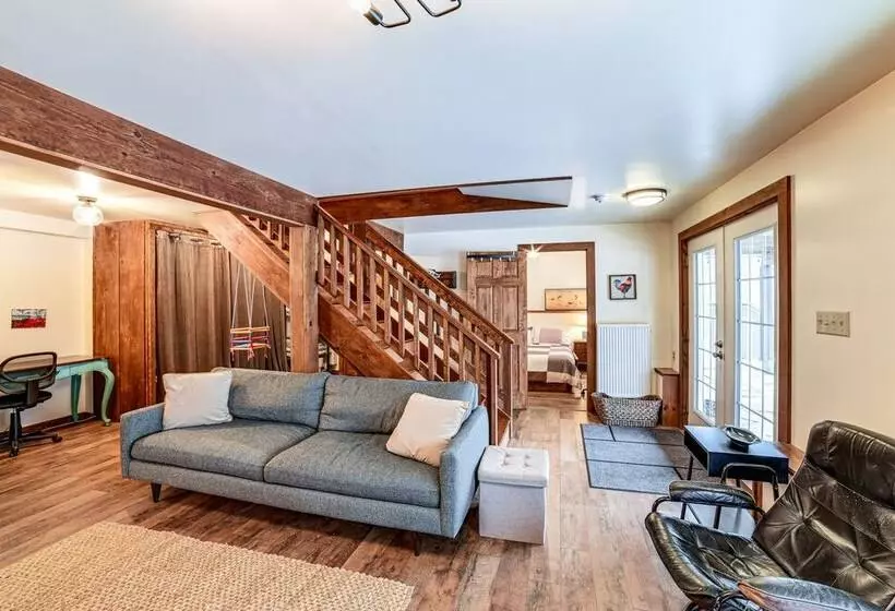 Cozy Roscoe Cabin W/ Fire Pit & Balcony!