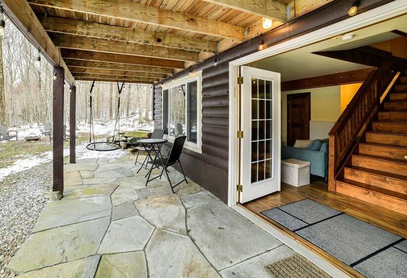 Cozy Roscoe Cabin W/ Fire Pit & Balcony!