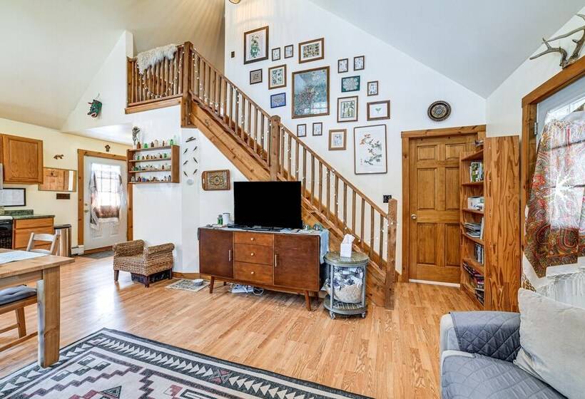 Cozy Roscoe Cabin W/ Fire Pit & Balcony!