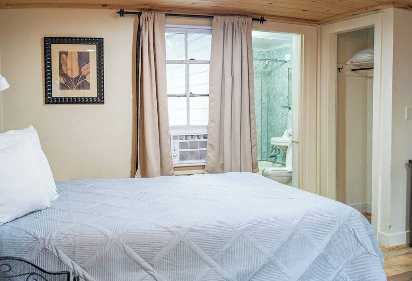 Hinckley's Dreamwood Cottages