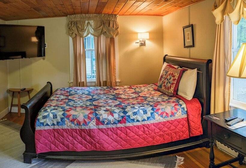 Hinckley's Dreamwood Cottages